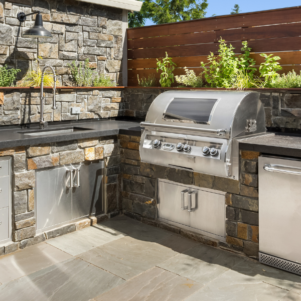 The Top 5 Benefits of Owning an Outdoor Kitchen for Entertaining at Home