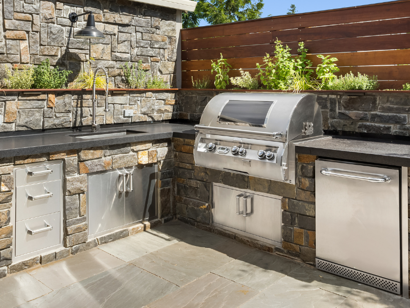The Top 5 Benefits of Owning an Outdoor Kitchen for Entertaining at Home